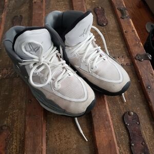 Nike Kyrie Infinity 7Y sneakers, some signs of wear and irregular coloring